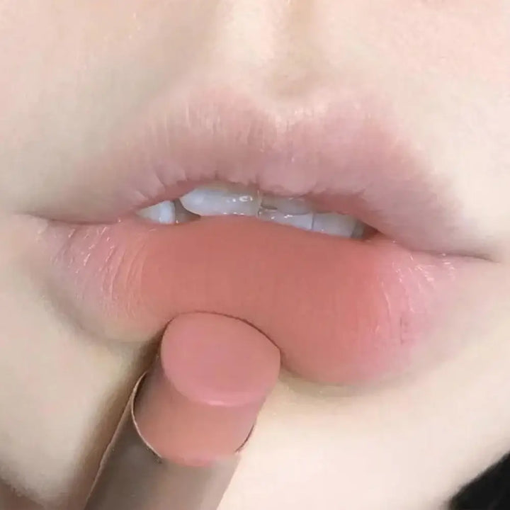 Rouge à Lèvres Velours Hydratant - Teinte Nude Abricot Résistante & Longue Tenue