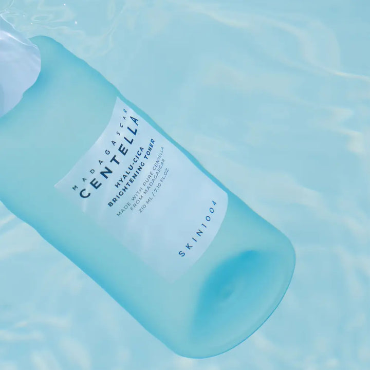 Skin1004 Tonique Éclaircissant Hyalu‑Cica: Centella + AHA - 30/210ml - Novaa skin care