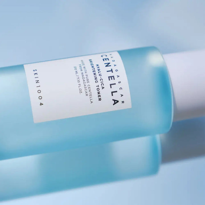Skin1004 Tonique Éclaircissant Hyalu‑Cica: Centella + AHA - 30/210ml - Novaa skin care