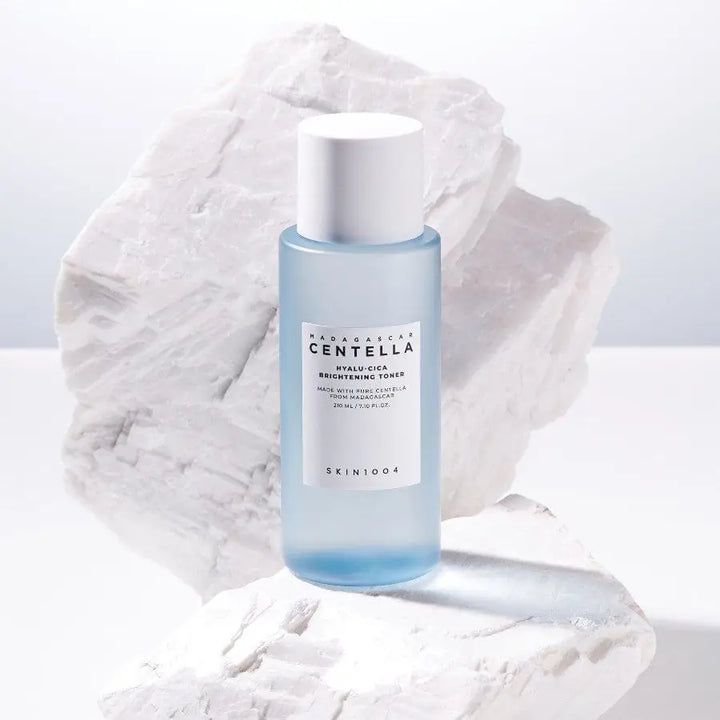 Skin1004 Tonique Éclaircissant Hyalu‑Cica: Centella + AHA - 30/210ml - Novaa skin care