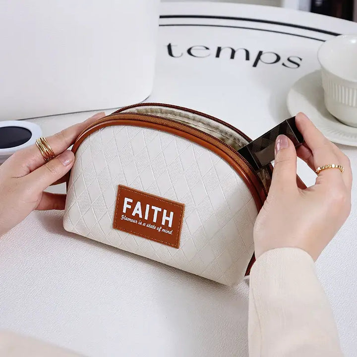 Trousse Maquillage Voyage - Demi-Ronde en Cuir Portable